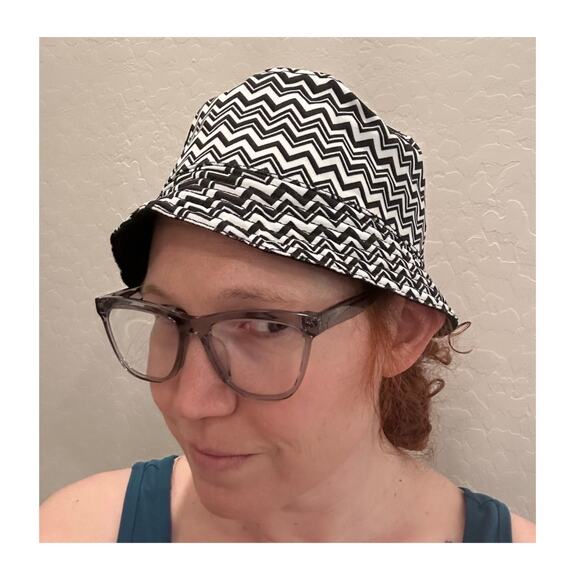 ☃️HP! NWT Classic black and white Missoni hat - Picture 10 of 13